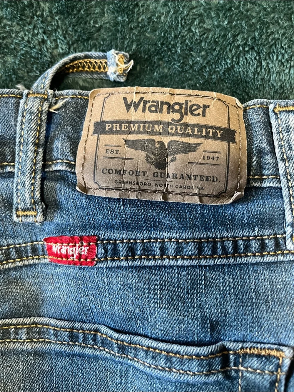 Wrangler Men's Dark Blue Bootcut Jeans Athletic Fit